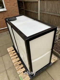 650 litre water tank with frame window cleaning