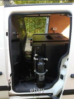 Fiat Doblo Window-cleaning van with water-fed system