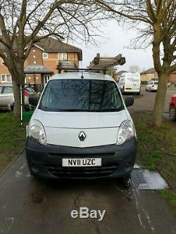 Renault Kangoo maxi van with water fed pole window cleaning system