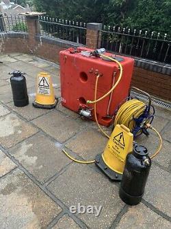 Water fed window cleaning equipment
