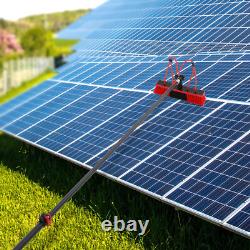 Brosse de nettoyage alimentée en eau pour le nettoyage des fenêtres et des panneaux solaires