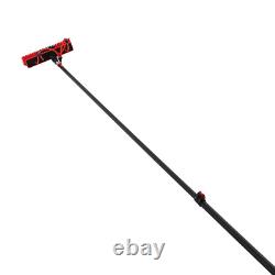 Brosse de nettoyage alimentée en eau pour le nettoyage des fenêtres et des panneaux solaires