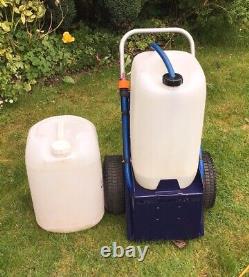 Chariot alimenté par l'eau. Chariot Xline. Complet avec chargeur et 2 seaux de 25 litres.