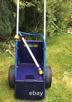 Chariot alimenté par l'eau. Chariot Xline. Complet avec chargeur et 2 seaux de 25 litres.