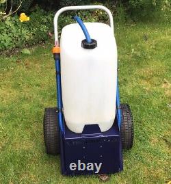 Chariot alimenté par l'eau. Chariot Xline. Complet avec chargeur et 2 seaux de 25 litres.