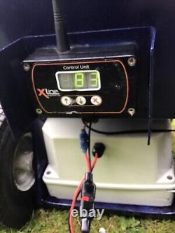 Chariot alimenté par l'eau. Chariot Xline. Complet avec chargeur et 2 seaux de 25 litres.