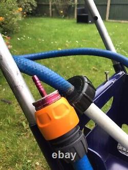 Chariot alimenté par l'eau. Chariot Xline. Complet avec chargeur et 2 seaux de 25 litres.