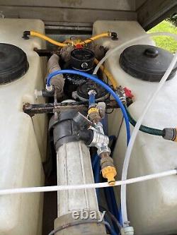 Composants de système de purification d'eau pour le nettoyage de fenêtres à monture ou pièces