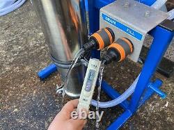 Détail De Voiture De Nettoyage De Fenêtre De Purificateur D’eau