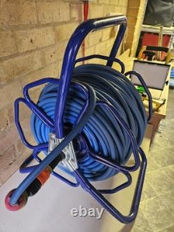 Dévidoir métallique robuste W F P bleu avec 100 m de tuyau MINIBORE de 8 mm