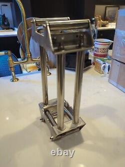 Guide de rouleau de tuyau Grippatank lourd en acier inoxydable pour le nettoyage des fenêtres.