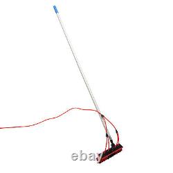 Outil de nettoyage à brosse avec poteau alimenté en eau de 26 pieds pour nettoyer les fenêtres et les panneaux solaires.