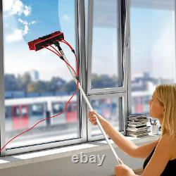 Outil de nettoyage à brosse avec poteau alimenté en eau de 26 pieds pour nettoyer les fenêtres et les panneaux solaires.