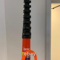 Pôle de nettoyage de fenêtres en fibre de carbone ECF55ft avec brosse à alimentation en eau anti-rotation