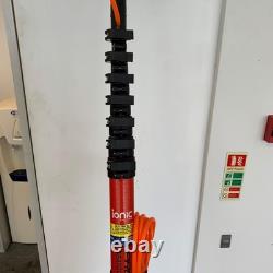 Pôle et brosse de nettoyage de fenêtres alimentés en eau en fibre de carbone Endura ECF45ft