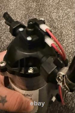 Pompe à eau CRT-040 de Philadelphia Scientific - Nettoyage de fenêtres