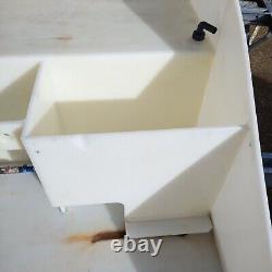 Réservoir d'eau de nettoyage de vitres personnalisé de 325L pour une personne dans un petit fourgon Caddy Connect Combo