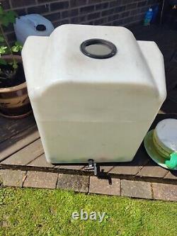 Réservoir d'eau en plastique de 150 litres pour le nettoyage de vitres, le lavage de voitures, le camping et le stockage.