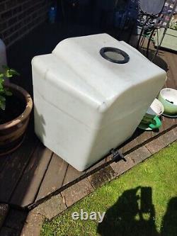 Réservoir d'eau en plastique de 150 litres pour le nettoyage de vitres, le lavage de voitures, le camping et le stockage.