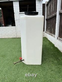 Réservoir d'eau en plastique de 250 litres à baffles pour le nettoyage des vitres, le camping et le nettoyage de voitures.