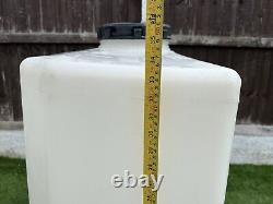 Réservoir d'eau en plastique de 250 litres à baffles pour le nettoyage des vitres, le camping et le nettoyage de voitures.