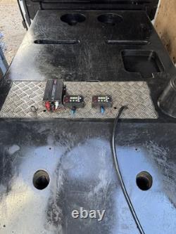 Réservoir d'eau pure à bafflage plat de 850 litres, système de nettoyage de fenêtres pour 2 opérateurs
