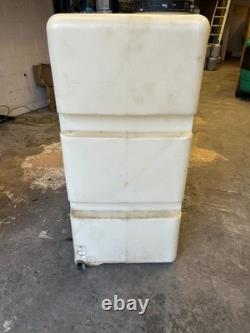 Réservoir de stockage d'eau vertical de 1000 litres avec séparateurs - Nettoyage de fenêtres, Nettoyage haute pression