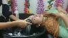 Service De Nettoyage Des Cheveux Dans Le Salon Avec Lave-vitre Savon Avec De L'eau Propre