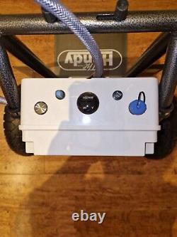 Système de chariot de nettoyage de fenêtres à alimentation en eau WFP avec télécommande sur mesure