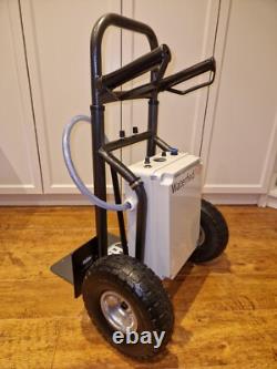 Système de chariot de nettoyage de fenêtres à pôle alimenté par eau de WFP avec pompe résistante aux produits chimiques