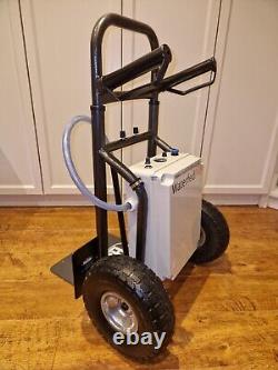 Système de chariot de nettoyage de fenêtres à pôle alimenté par eau du PAM avec pompe résistante aux produits chimiques