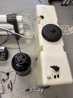 Système de purification d'eau pour le nettoyage des fenêtres, composants pour le montage ou les pièces