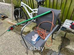 Système de réservoir d'eau pour le nettoyage professionnel des vitres avec purificateur d'eau