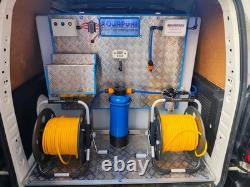 Véhicule de nettoyage de fenêtres partenaire avec un nouveau système de perche alimentée par l'eau